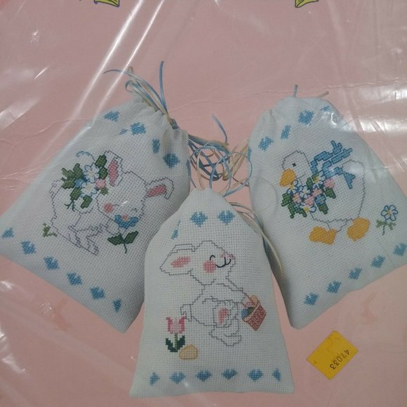 Vintage Judee & Co. Easter Bunny Treat Bag -Knitting -Needlepoint -Crafting - Picture 6 of 11